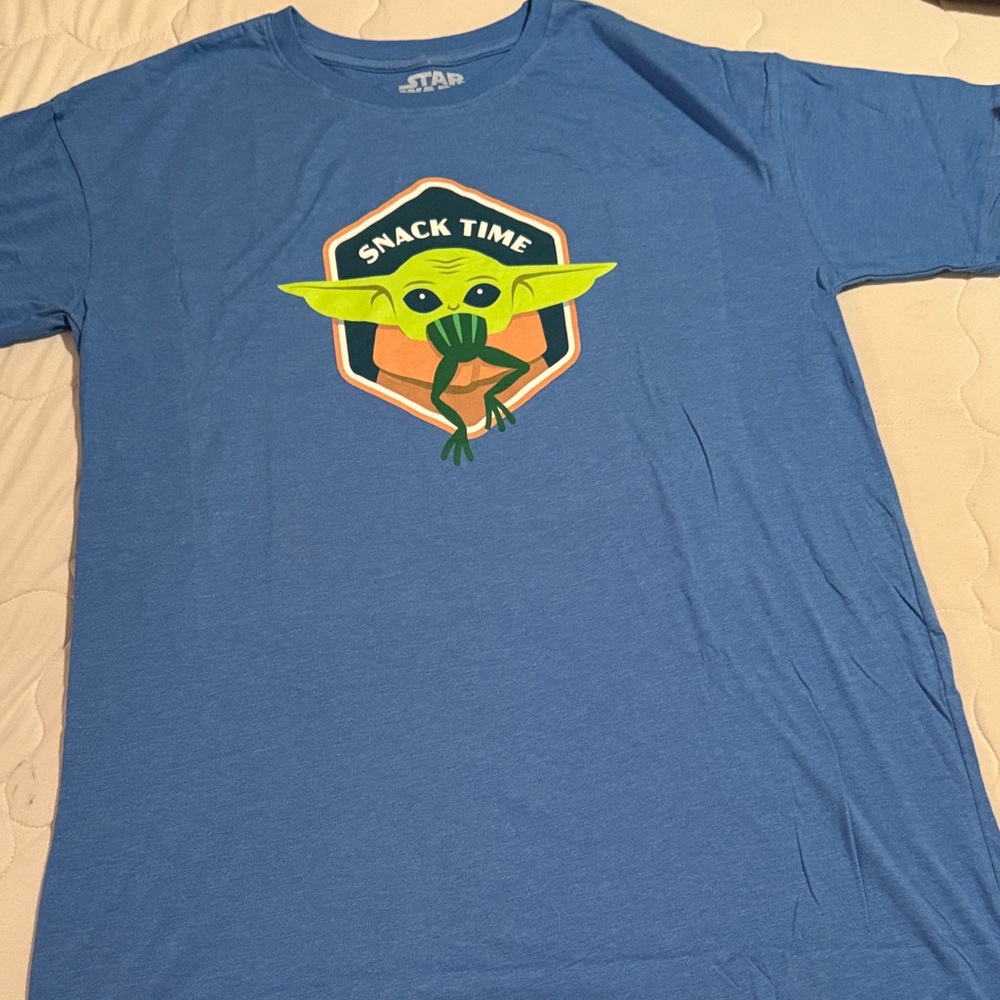 Disney Star Wars Grogu Baby Yoda "Snack Time" Short Sleeve Shirt Men's M NWOT